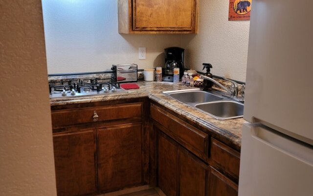 Hillcrest Suites & Cabins