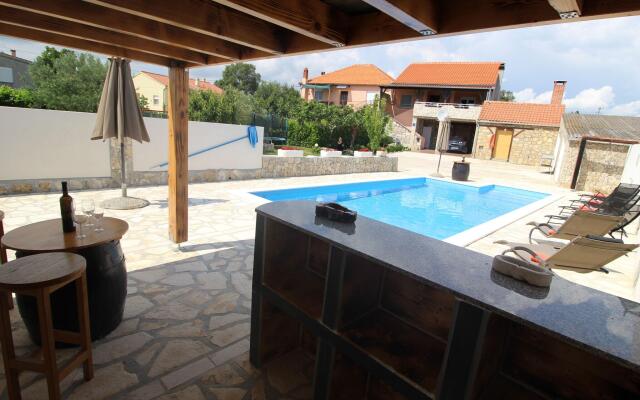 Charming Villa in Poličnik with Swimming Pool