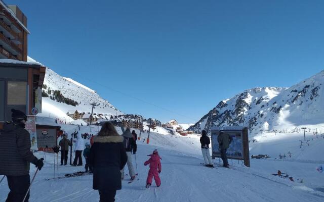 STUDIO en PLEINE MONTAGNE AVEC VUE SUR MARMOTTES