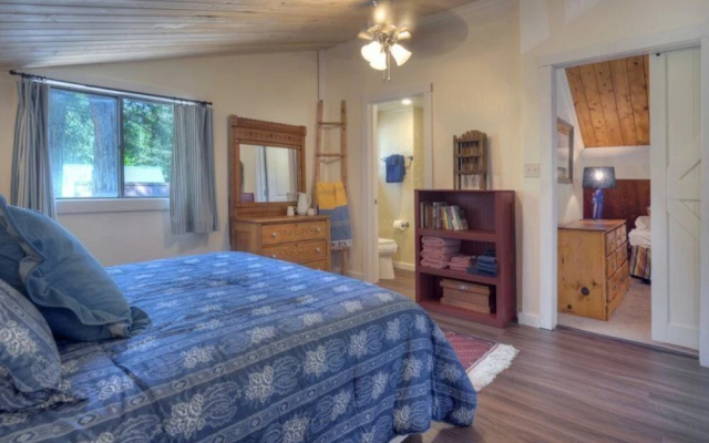 Hideaway River Cabin