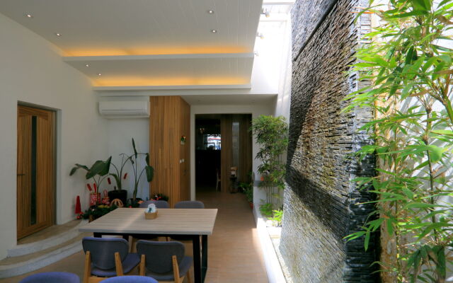 Station 100m B&B