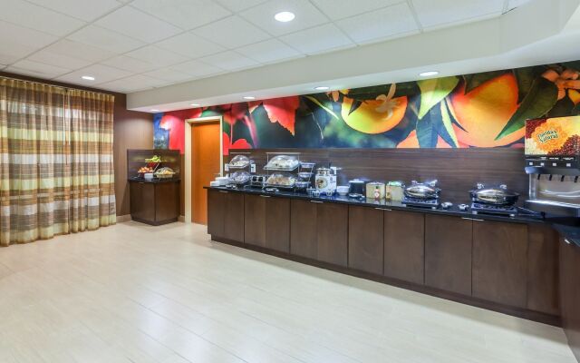 Fairfield Inn & Suites by Marriott Rogers