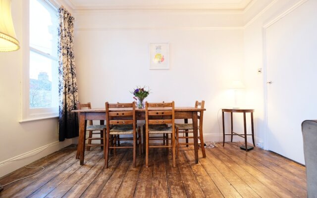 Sunny, Bohemian-style Flat For 4 in Queens Park