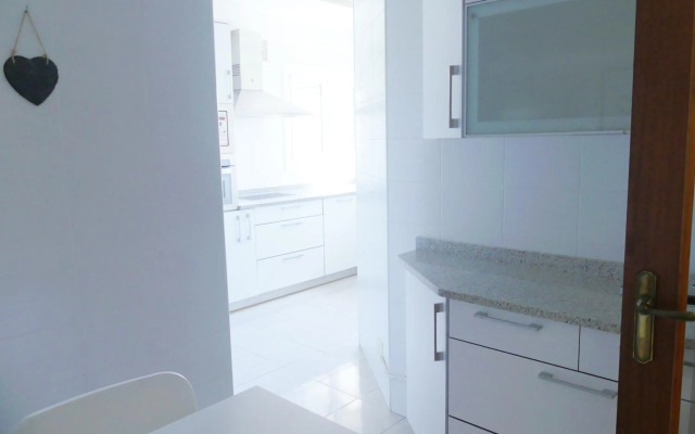 Apartamento luminoso, funcional y amplio en zona hospitalaria