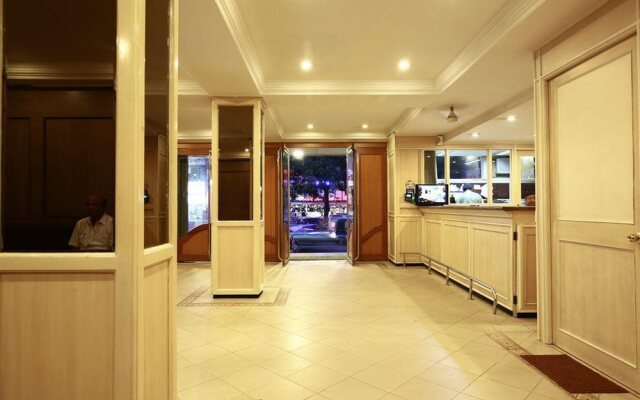 FabHotel Majestic Bus Stand