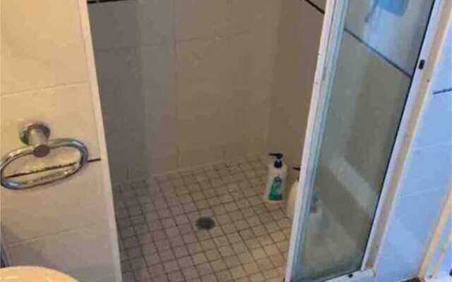 Affordable Unit Minutes To The Heart Of Surfers Paradise