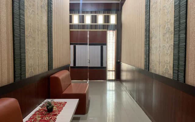 Hotel O Wisma Tulip Near Masjid Besar Desa Tanabangka – Guest Rooms – Tanabangka