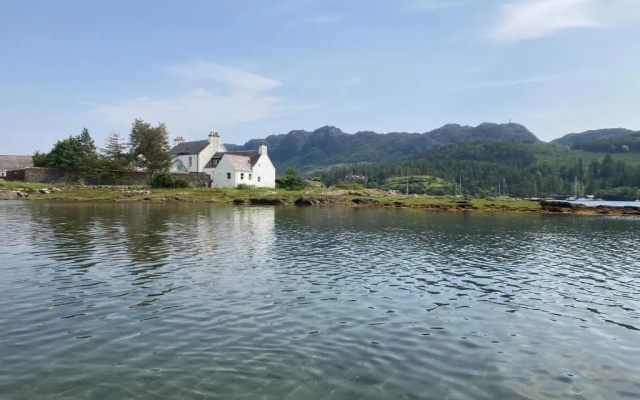 24 Harbour Street, Plockton - Stunning sea views & private garden