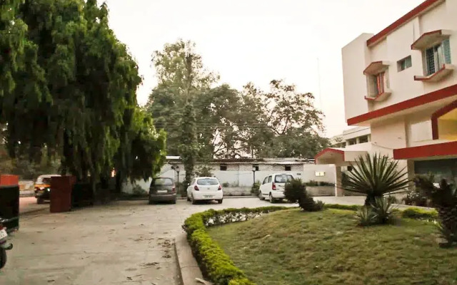OYO 33385 Hotel Mandakini