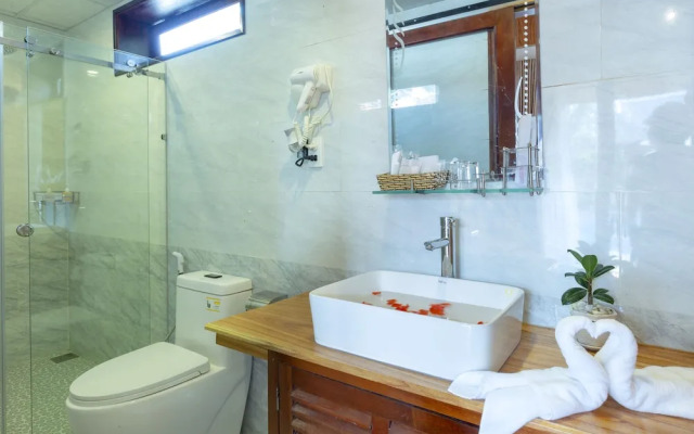 Ha My Beachside Villa Hoian