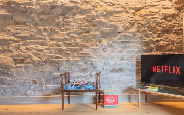 Rebecca Suite Nearby Urio s Castle