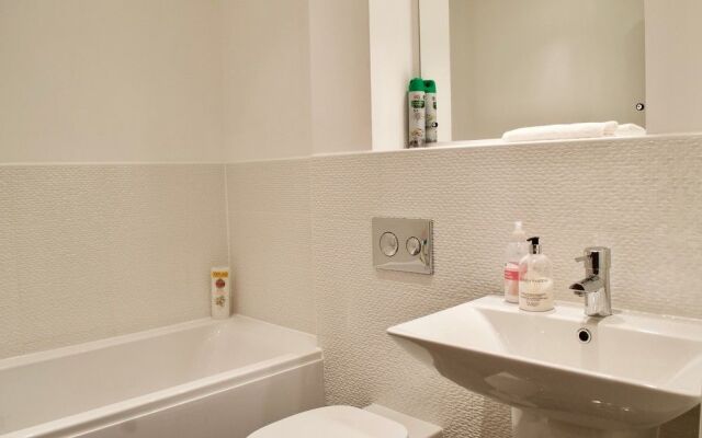 2 Bedroom Flat In Inverleith