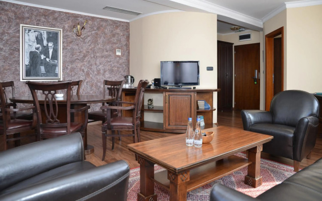 Hill Hotel