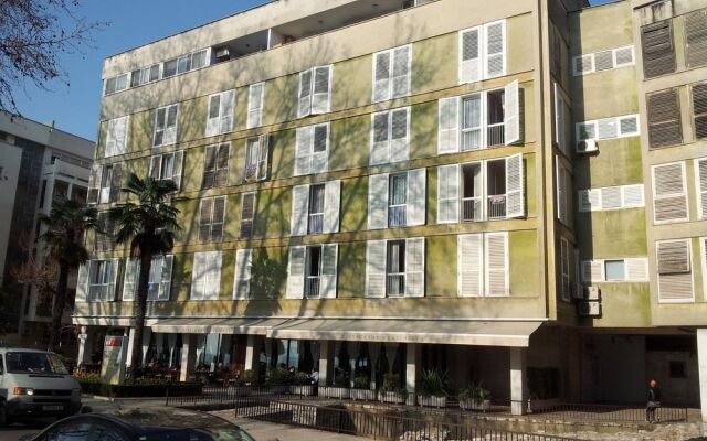 Feel Center Apartments.