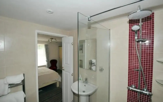 Treviglos Lodge Bed  Breakfast