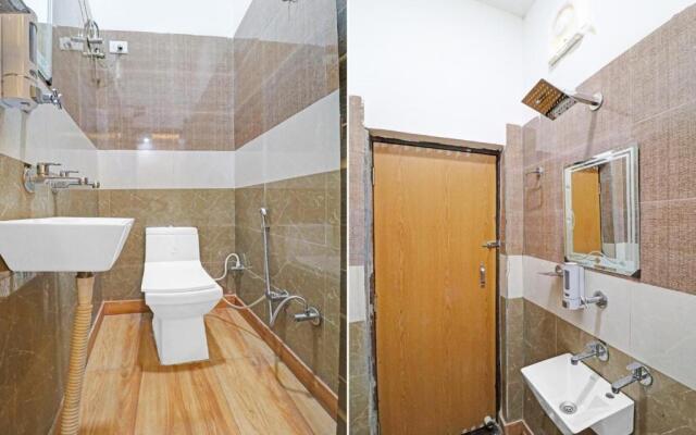 POP 85578 The Royal Plaza