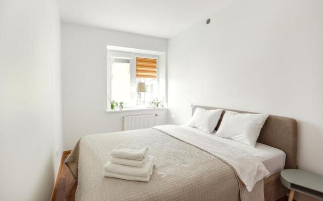 #stayhere - Spacious & Bright 1BDR Apartment Shopping District