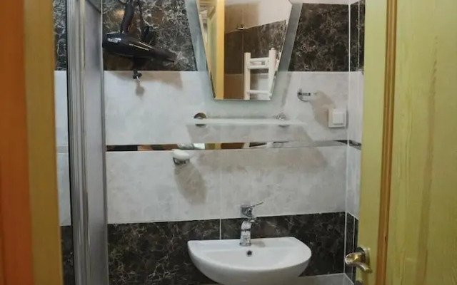 3 floor history mansion