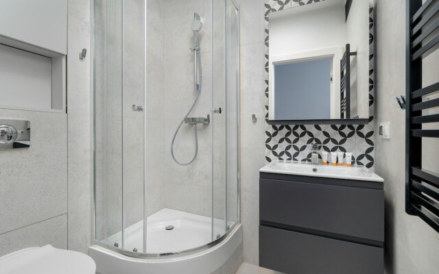 Stylish Grey Studio in Poznan by Renters