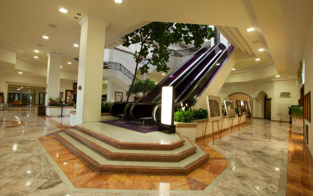 HS HOTSSON Hotel Leon