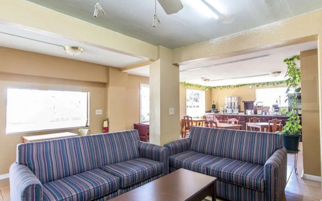 Days Inn By Wyndham Calhoun Ga I-75 And Us-41