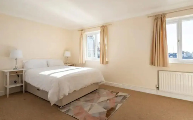 Abingdon House - 4 BR on the Marina
