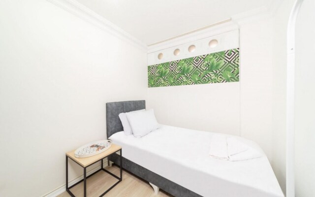 Pleasant House With Private Garden in Kaleici