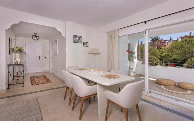 3 Bedroom, 3 Bathroom Beachside Apartment