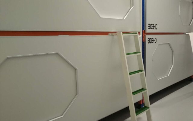 Tripod Hotel - Hostel