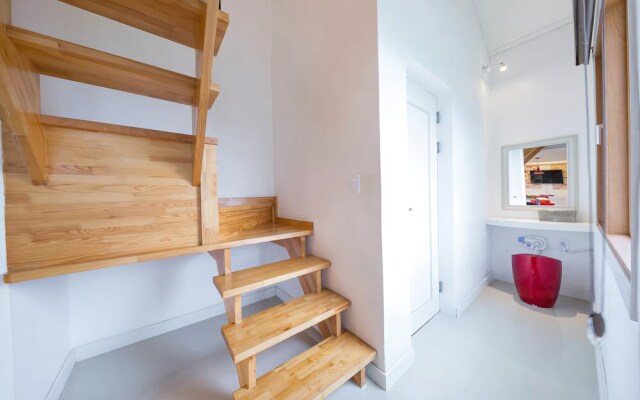 Nami Island Thira Pension