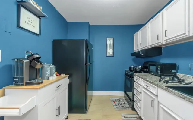 Lux 2BR Condo w/ King Beds DTWN