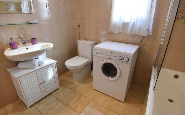 Apartment in Maslenica With Terrace