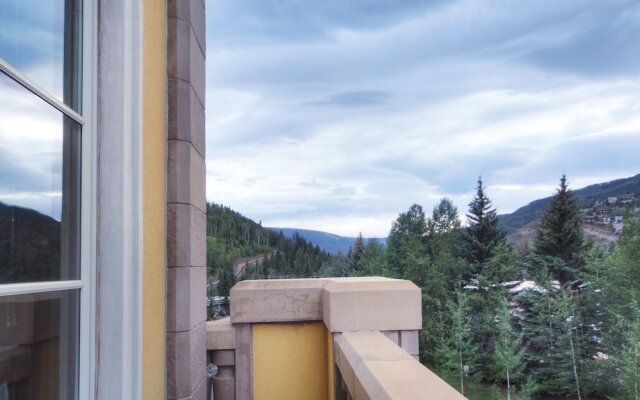 Luxury 3br Ritz Carlton  W/ View Of The Vail Valley 3 Bedroom Condo by RedAwning