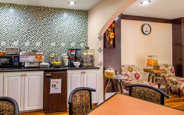 Rodeway Inn & Suites Houston near Medical Center