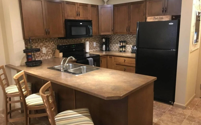 Tranquil Apartment Overlooking Creek #244