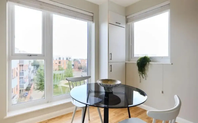 The Enfield Sanctuary - Modern 1bdr Flat With Balcony
