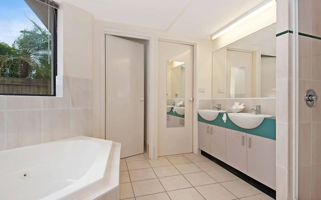 Windward Passage Holiday Apartments