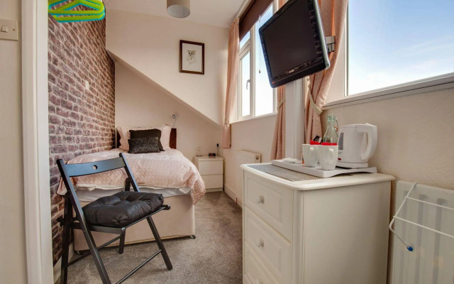 Broadlands Guest House