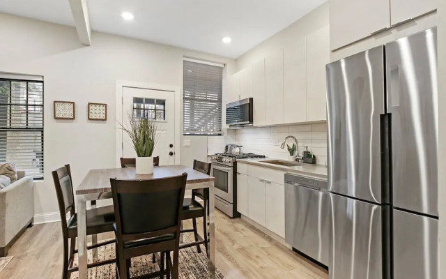 3BR Comfy Apt in Logan Square