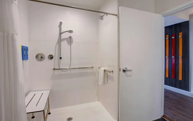 Tru By Hilton Monroe