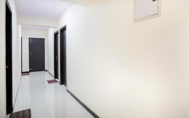 Capital O 71004 Grandeur Hotel