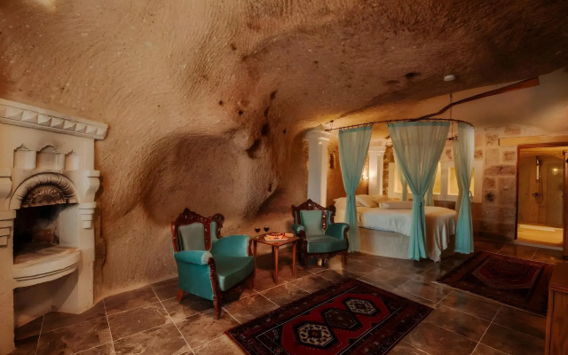 Holiday Cave Hotel