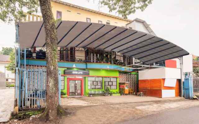Oyo Life 2449 Sandila Residence