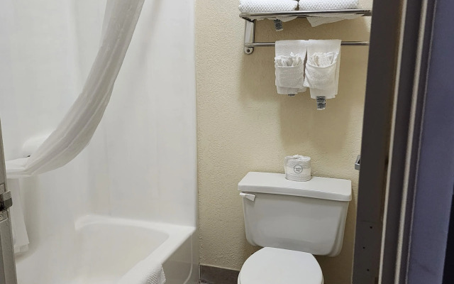 Quality Inn I-70 at Wanamaker