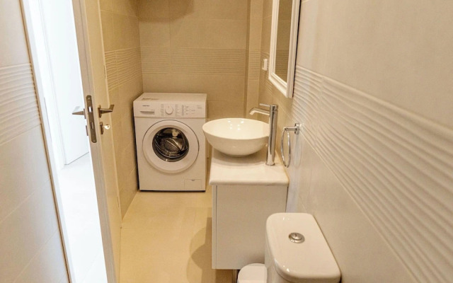 Phaedrus Living: Seaside Thalassa Cretan 202