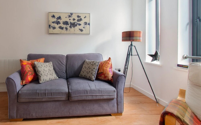 Select Serviced Accommodation - Summit House