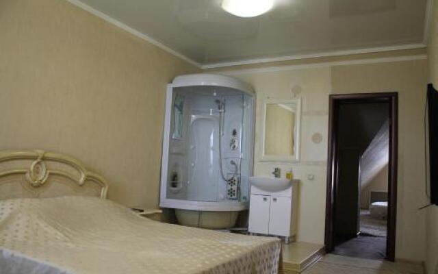 On Avtozovodsky Prospekt Mini-hotel