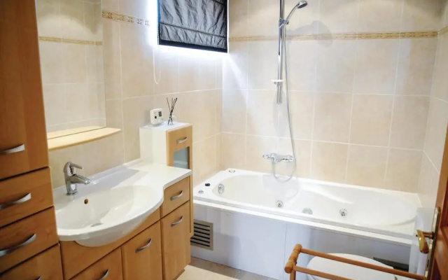 Stunning Home in Durbuy With 4 Bedrooms, Jacuzzi and Wifi