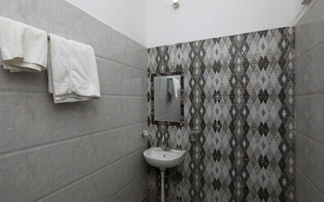 OYO 36700 Moonlight Residency