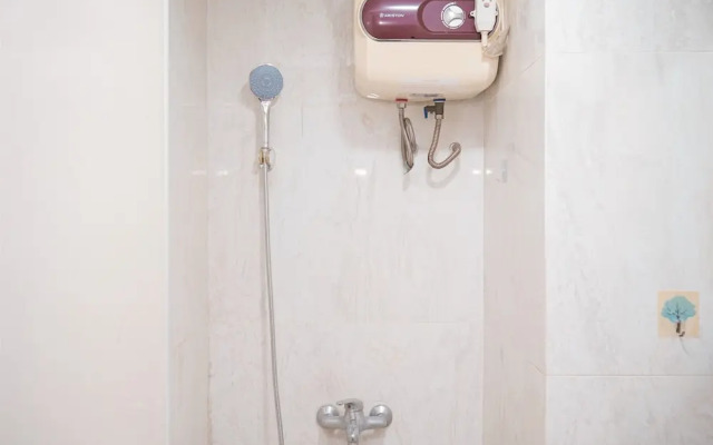 Restful Studio Room At Serpong Greenview Apartment